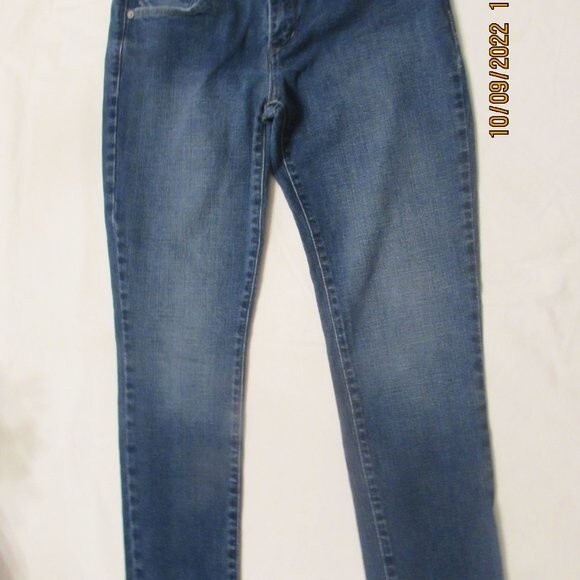 LEVI'S WOMEN SIZE 6 / 28 BLUE JEANS DEMI CURVE SKINNY RED TAG - Picture 2 of 6